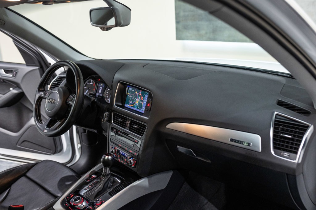 SQ5 Blanc Kerim Interieur 18