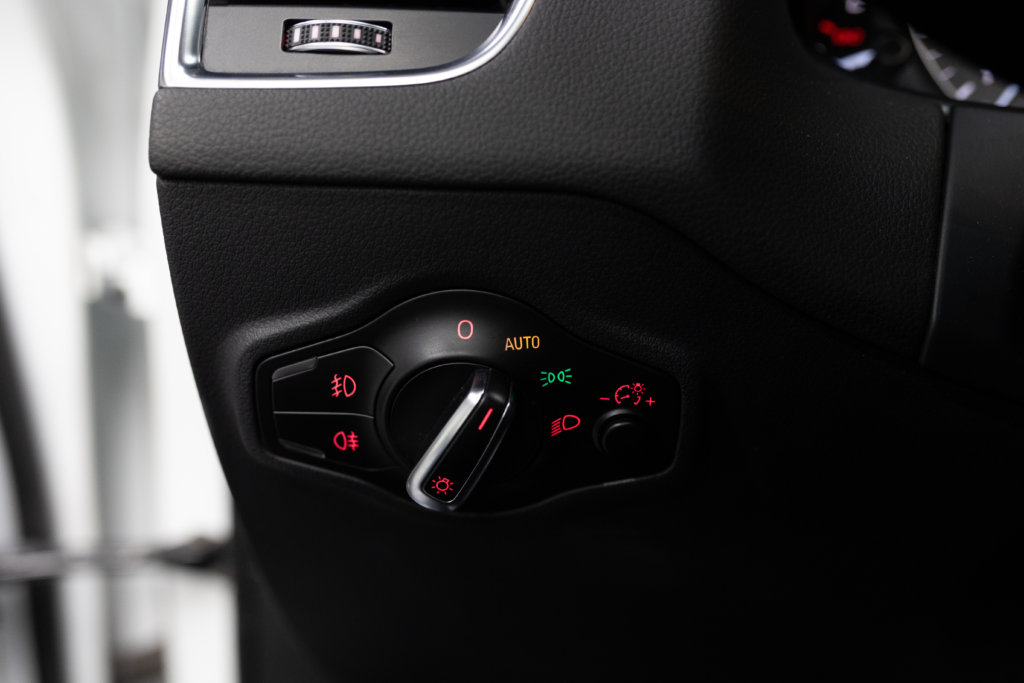 SQ5 Blanc Kerim Interieur 34