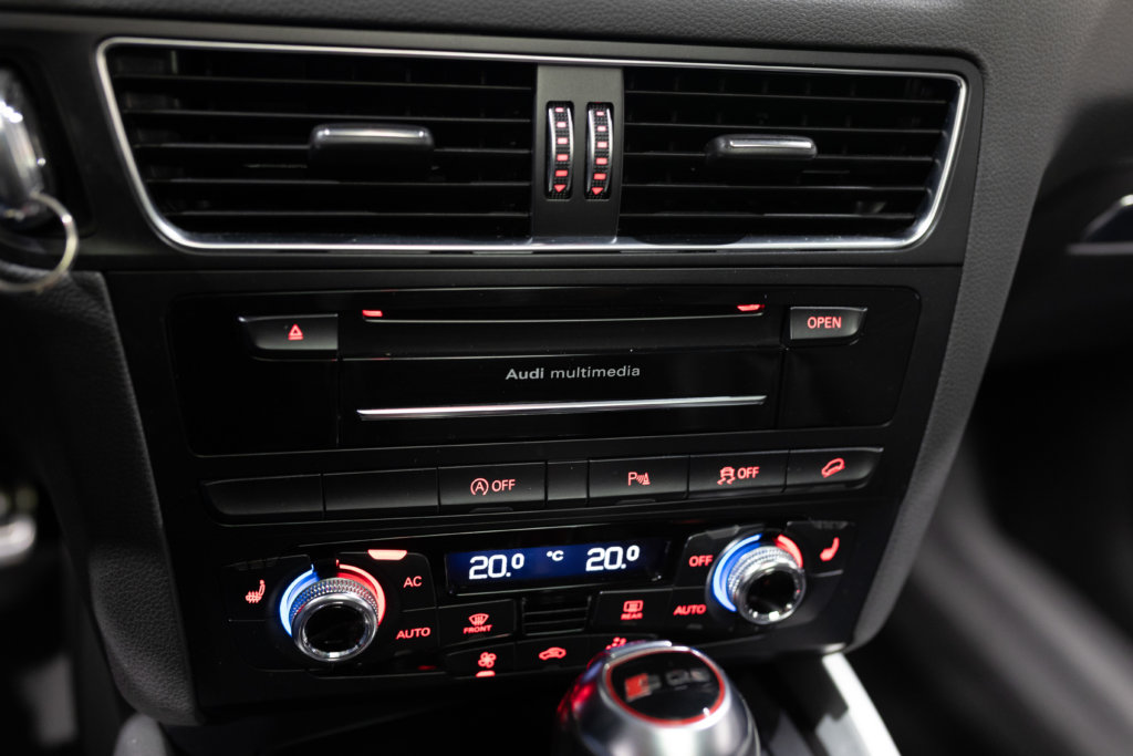 SQ5 Blanc Kerim Interieur 39