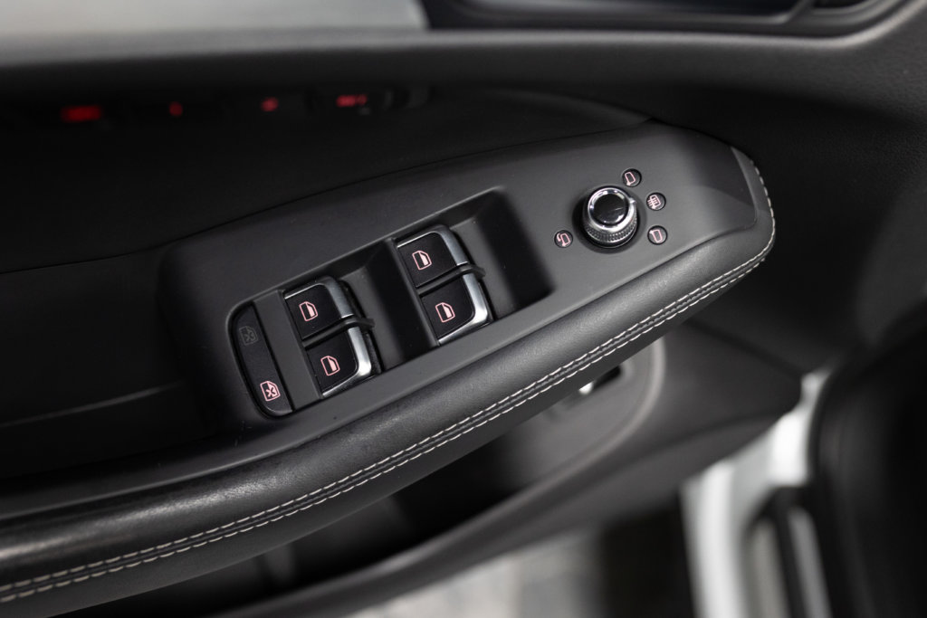 SQ5 Blanc Kerim Interieur 4