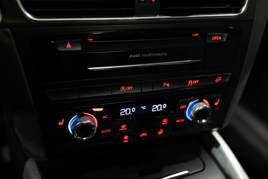 SQ5 Blanc Kerim Interieur 41