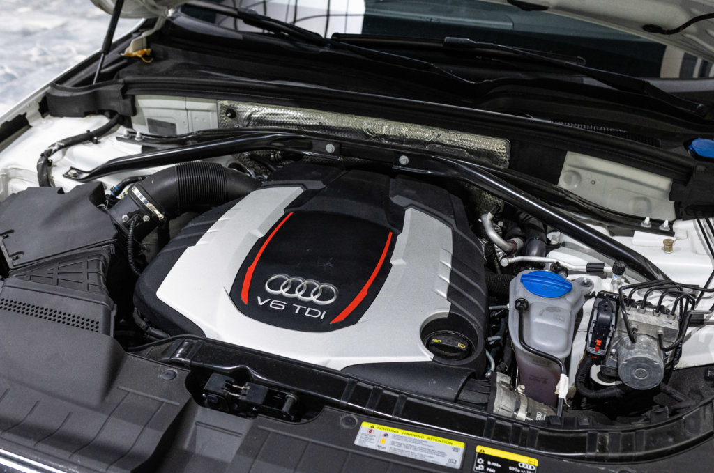 SQ5 Blanc Kerim Moteur 3