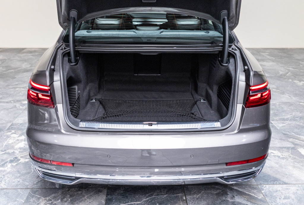 Audi A8L Grise Coffre