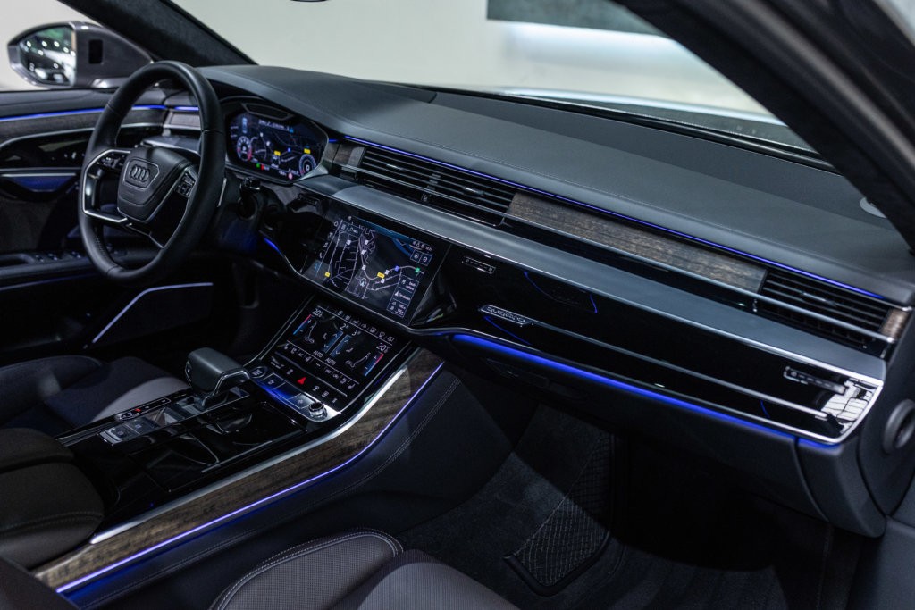 Audi A8L Grise Interieur 16