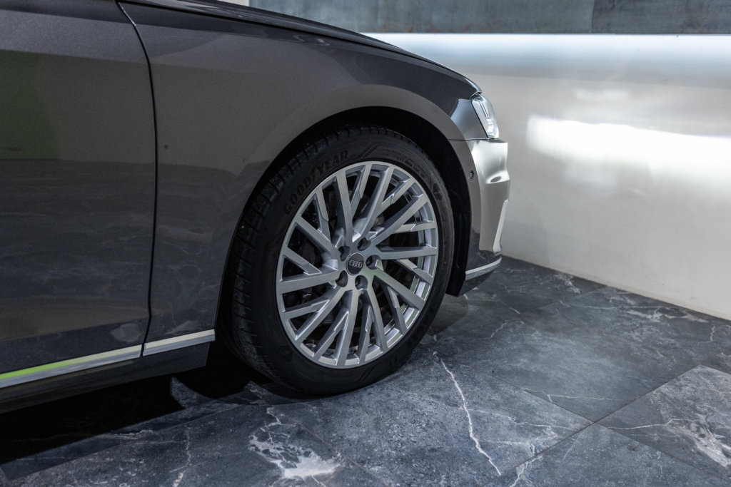 Audi A8L Grise Interieur 17