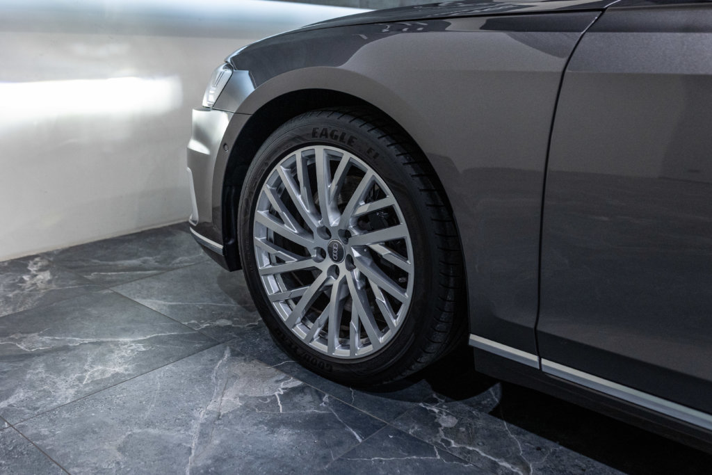 Audi A8L Grise Interieur 18