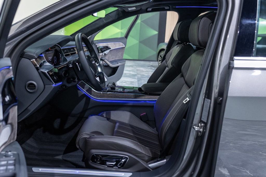 Audi A8L Grise Interieur 19
