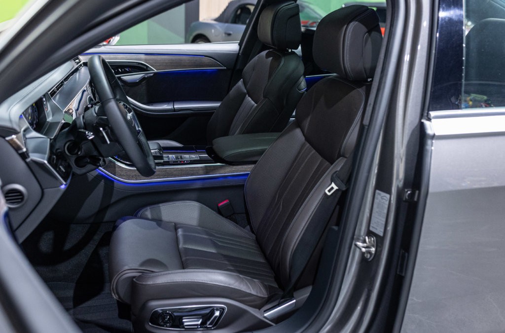 Audi A8L Grise Interieur 2