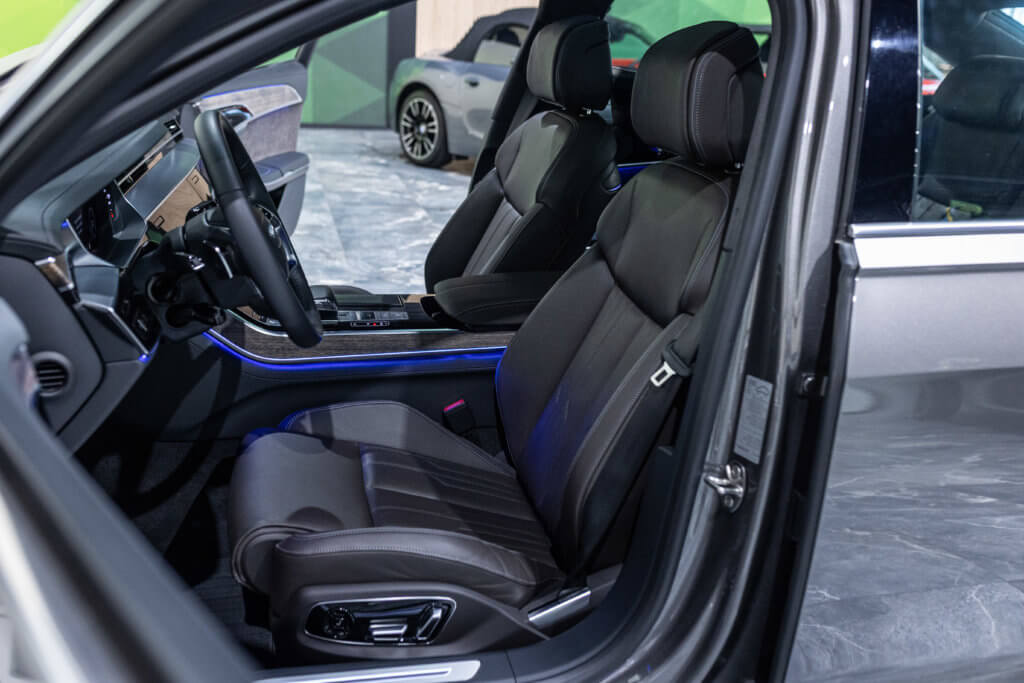 Audi A8L Grise Interieur 20