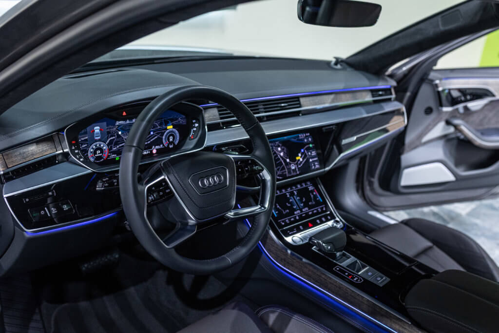 Audi A8L Grise Interieur 21