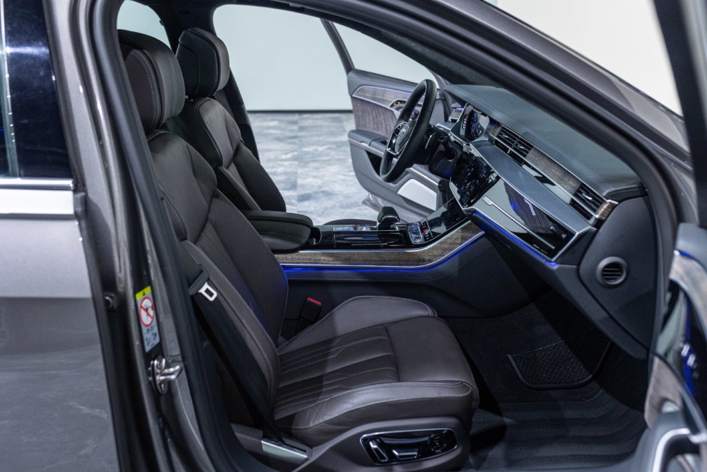 Audi A8L Grise Interieur 22