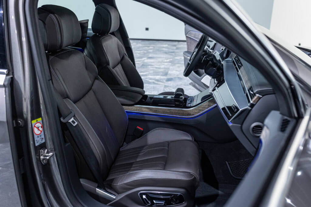 Audi A8L Grise Interieur 23