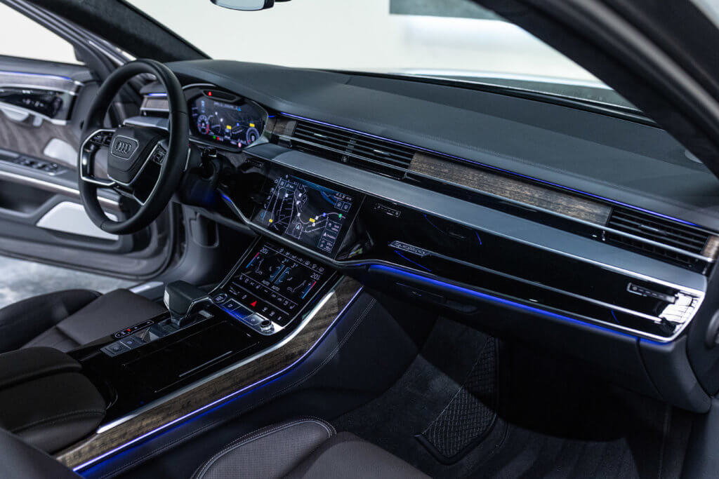 Audi A8L Grise Interieur 24