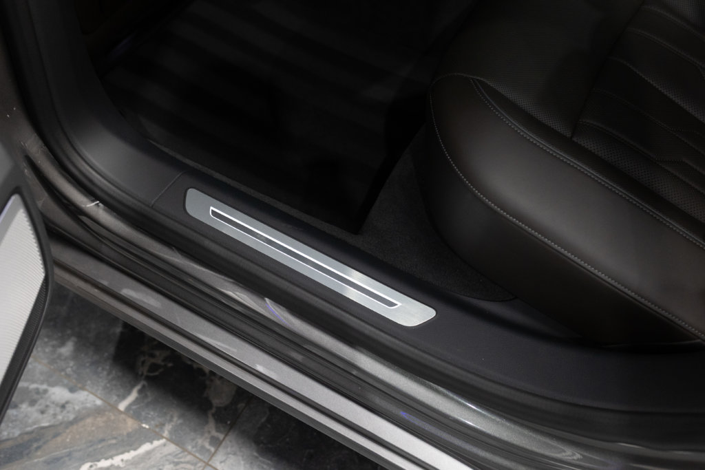 Audi A8L Grise Interieur 31
