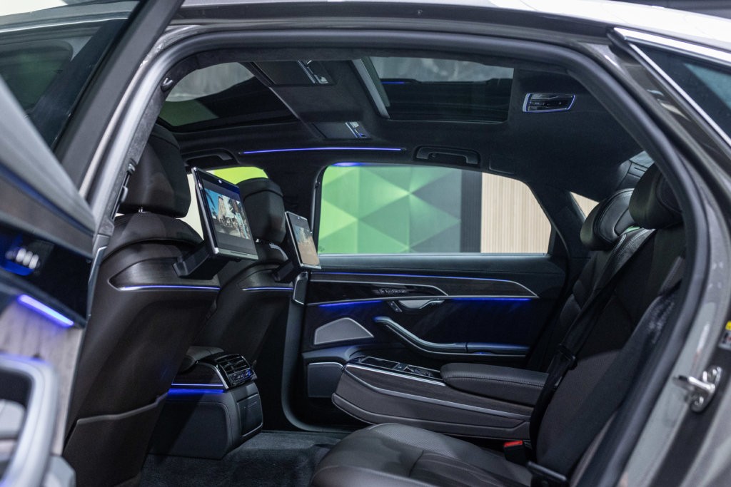 Audi A8L Grise Interieur 34