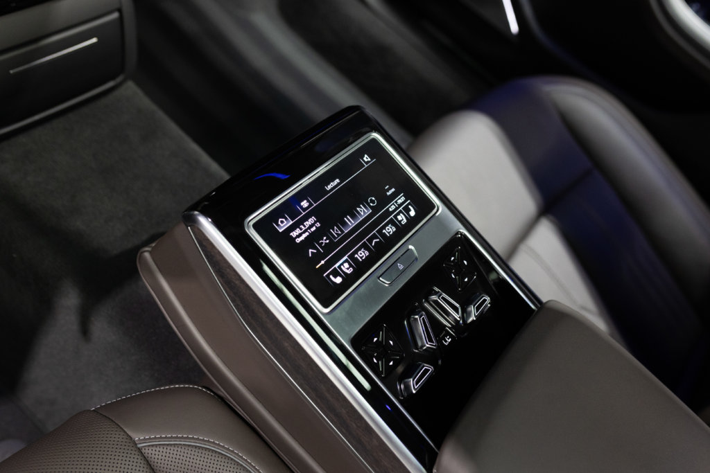 Audi A8L Grise Interieur 38