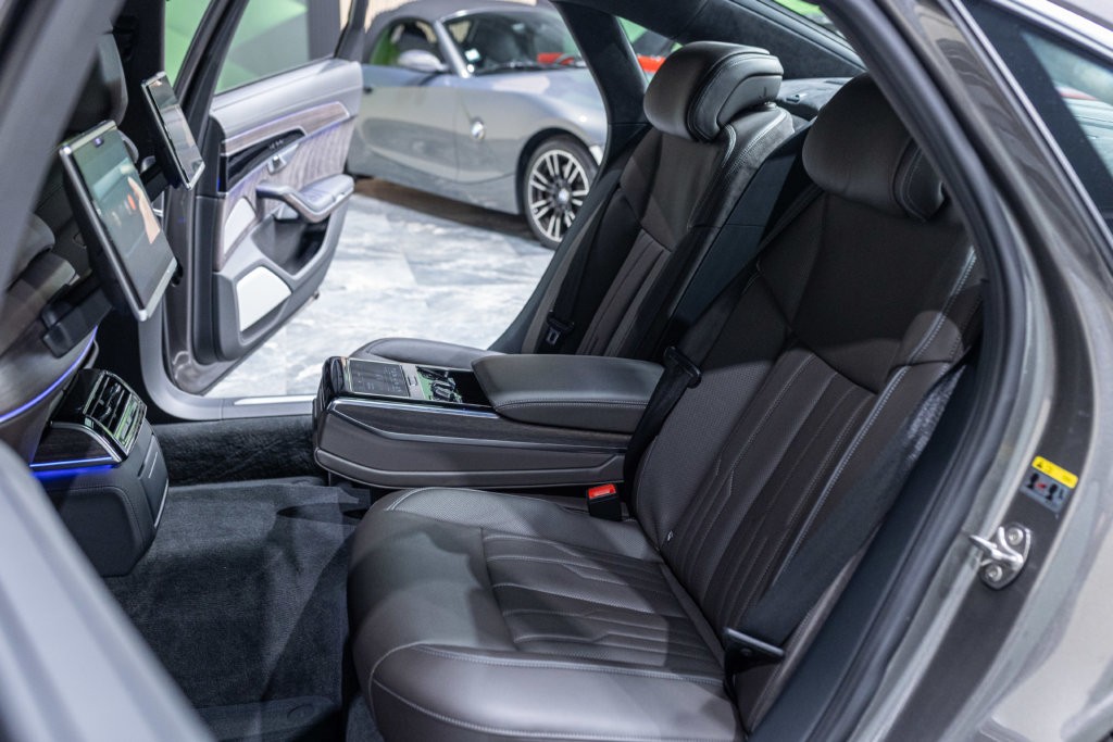 Audi A8L Grise Interieur 46