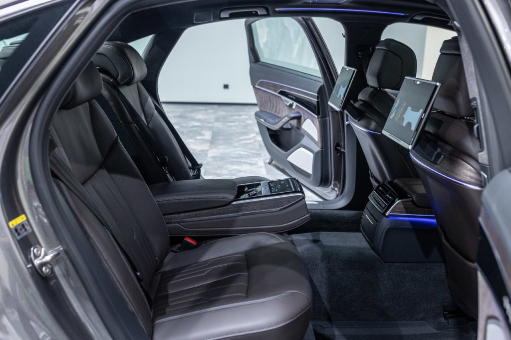 Audi A8L Grise Interieur 47