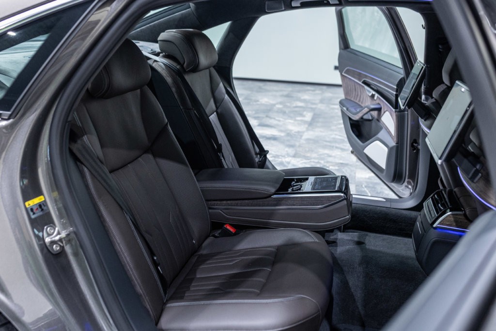 Audi A8L Grise Interieur 49