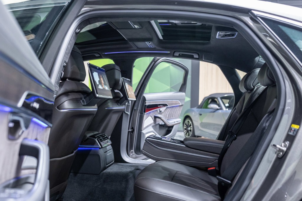 Audi A8L Grise Interieur 51