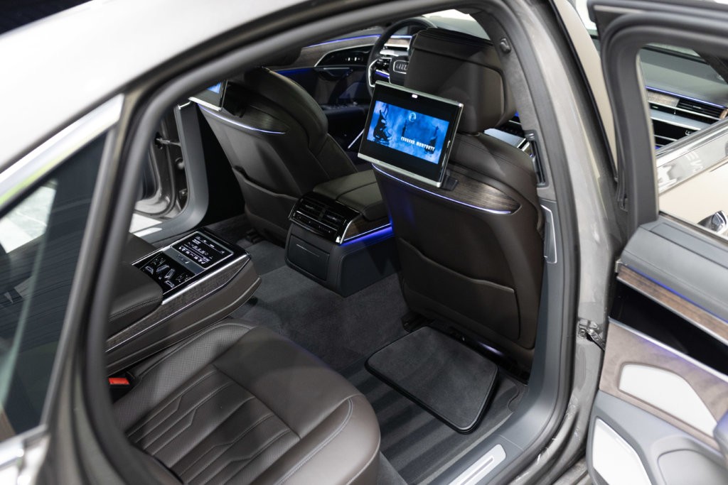 Audi A8L Grise Interieur 52