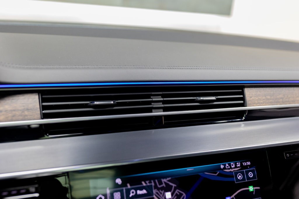 Audi A8L Grise Interieur 57