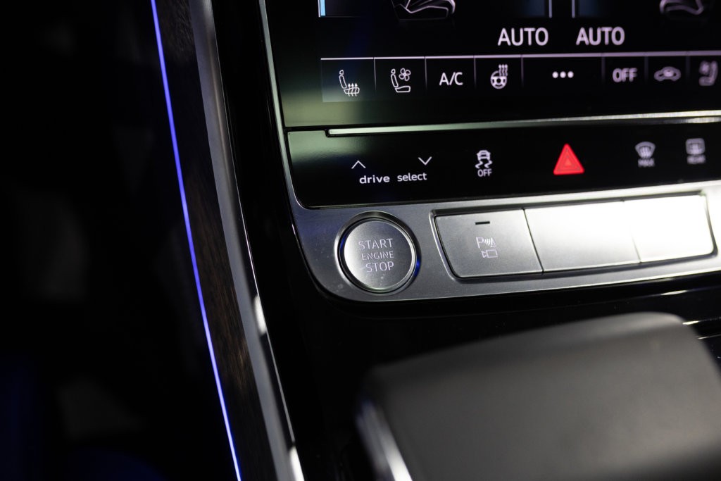 Audi A8L Grise Interieur 61
