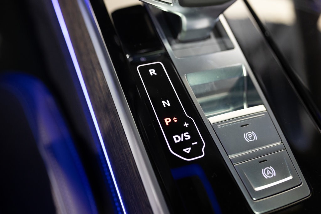 Audi A8L Grise Interieur 63