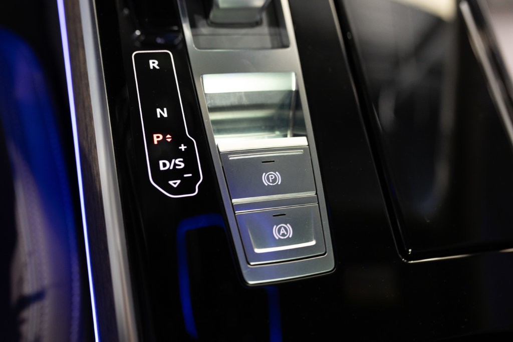 Audi A8L Grise Interieur 64
