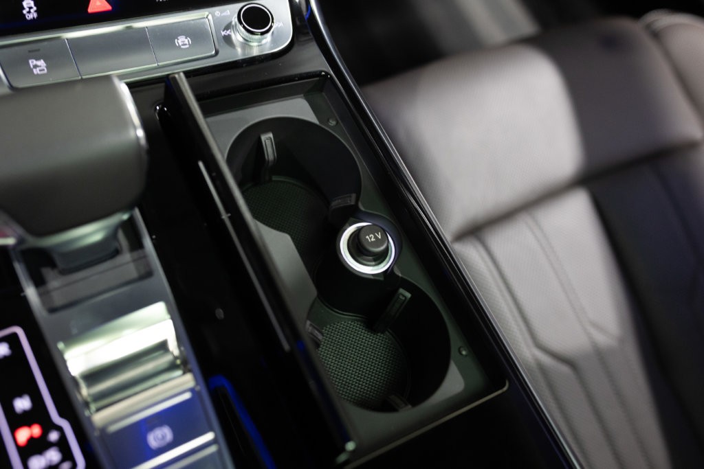 Audi A8L Grise Interieur 65