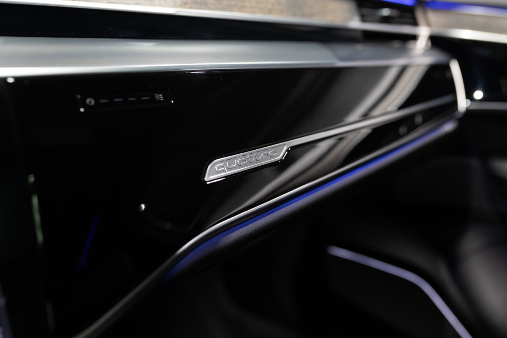 Audi A8L Grise Interieur 69