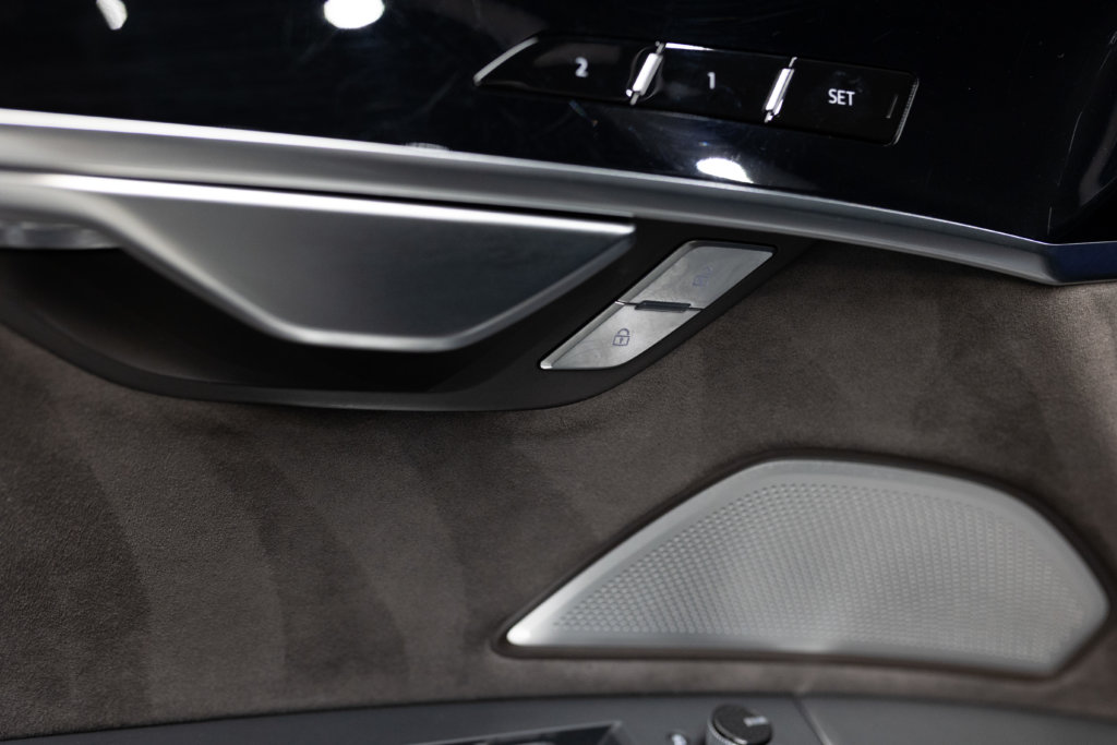 Audi A8L Grise Interieur 7