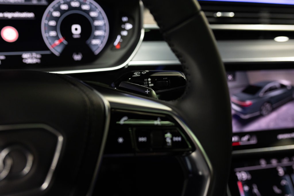 Audi A8L Grise Interieur 74