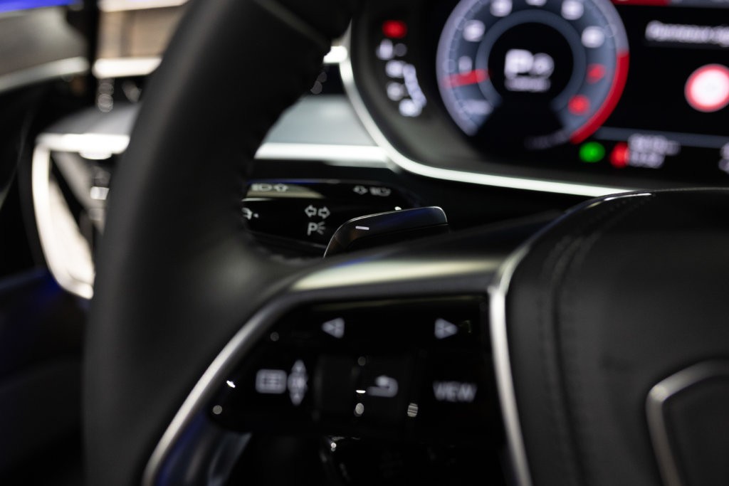 Audi A8L Grise Interieur 75