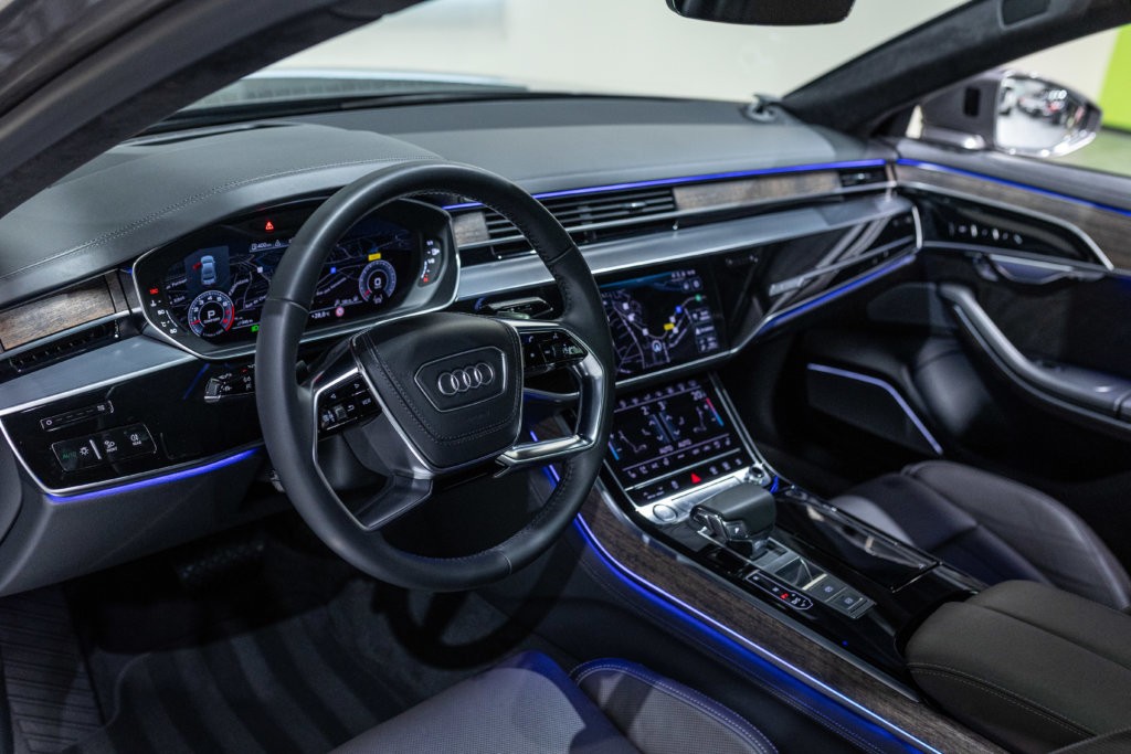 Audi A8L Grise Interieur 9