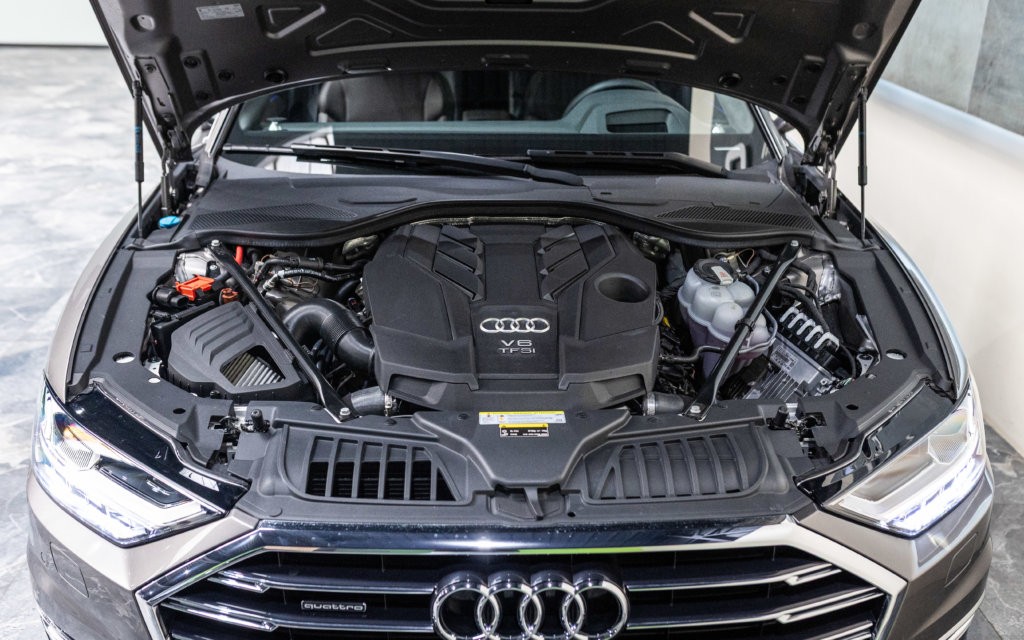 Audi A8L Grise Moteur 2