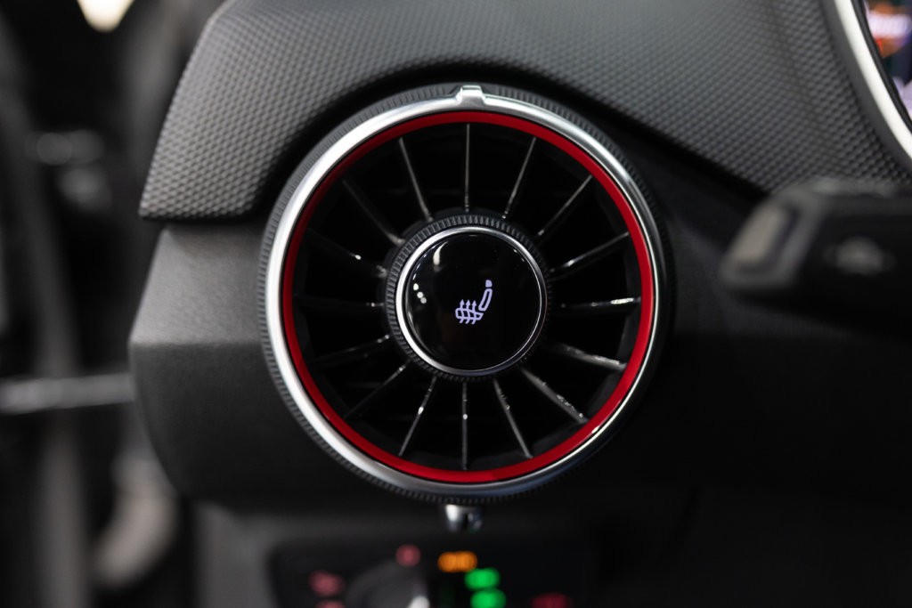 Audi TT RS Noir Interieur 24