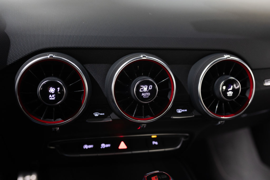 Audi TT RS Noir Interieur 29