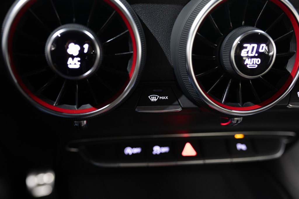 Audi TT RS Noir Interieur 30