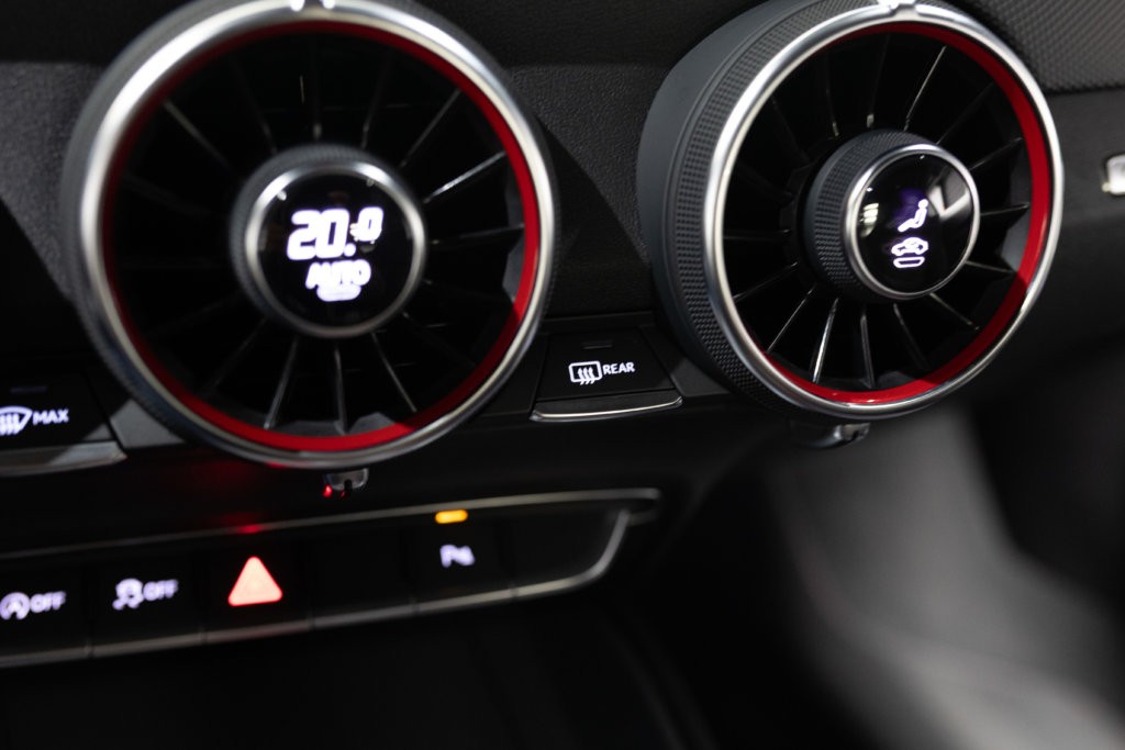 Audi TT RS Noir Interieur 31