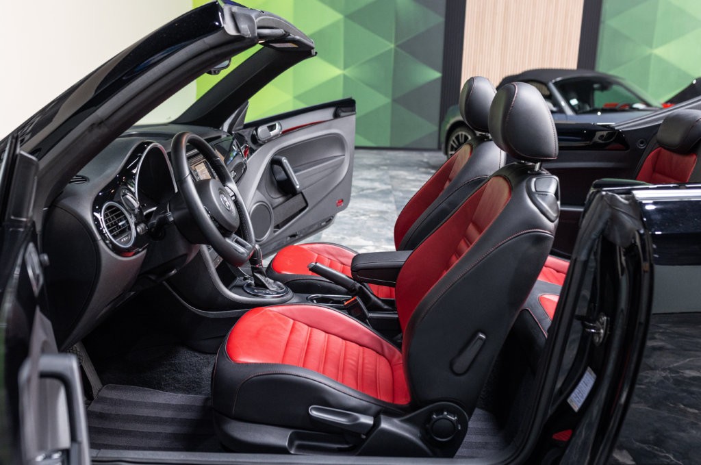 Beetle Cab Noir Interieur 15