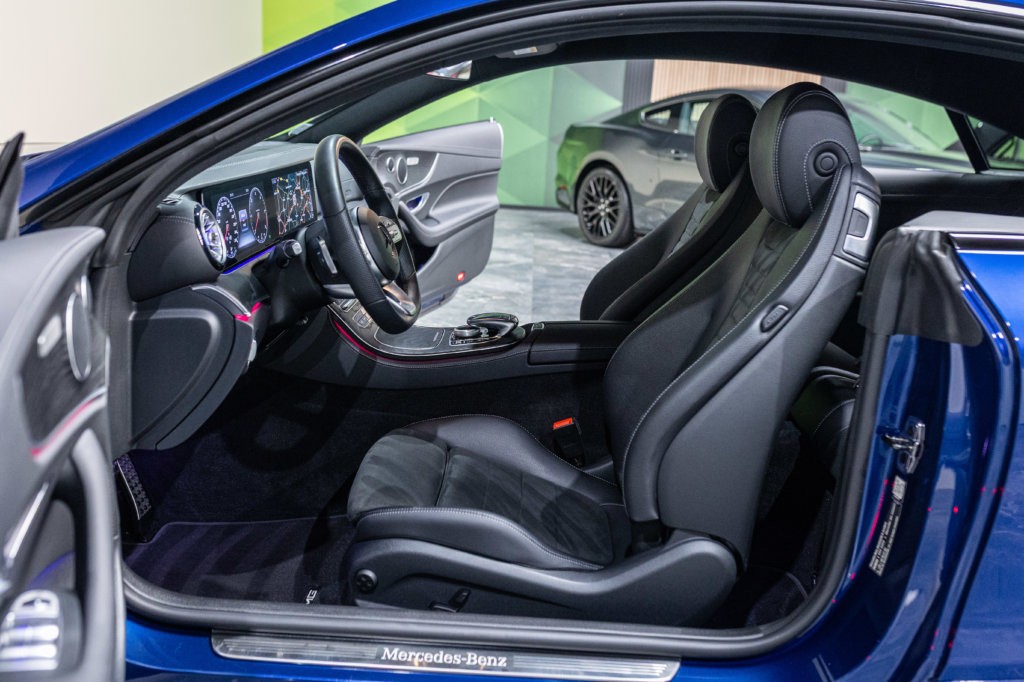 Classe E220D Bleu Interieur 16