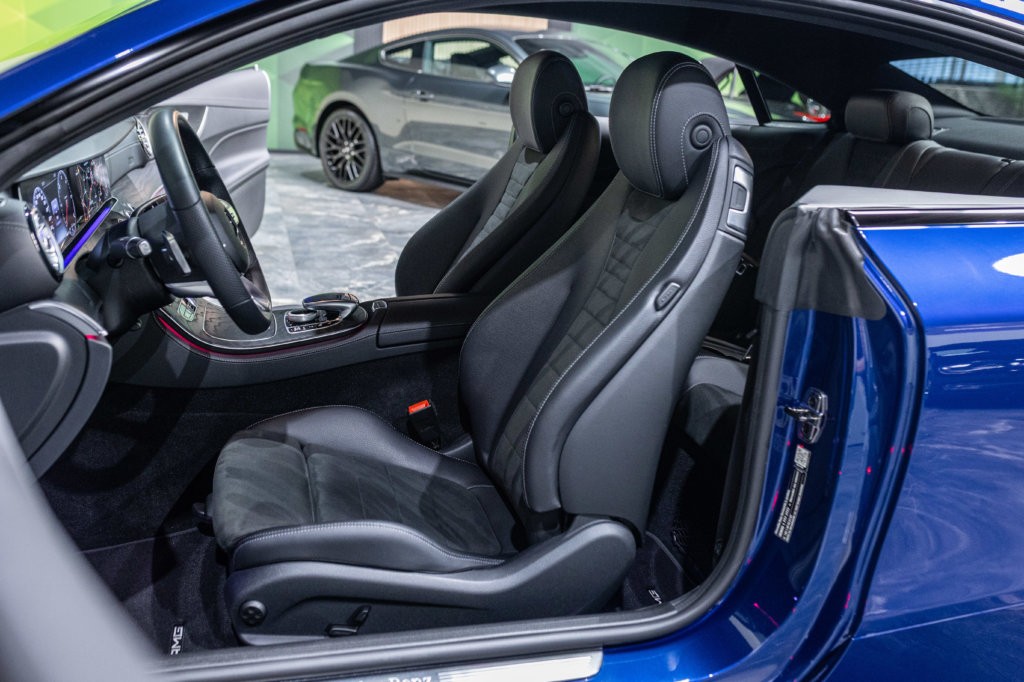 Classe E220D Bleu Interieur 17