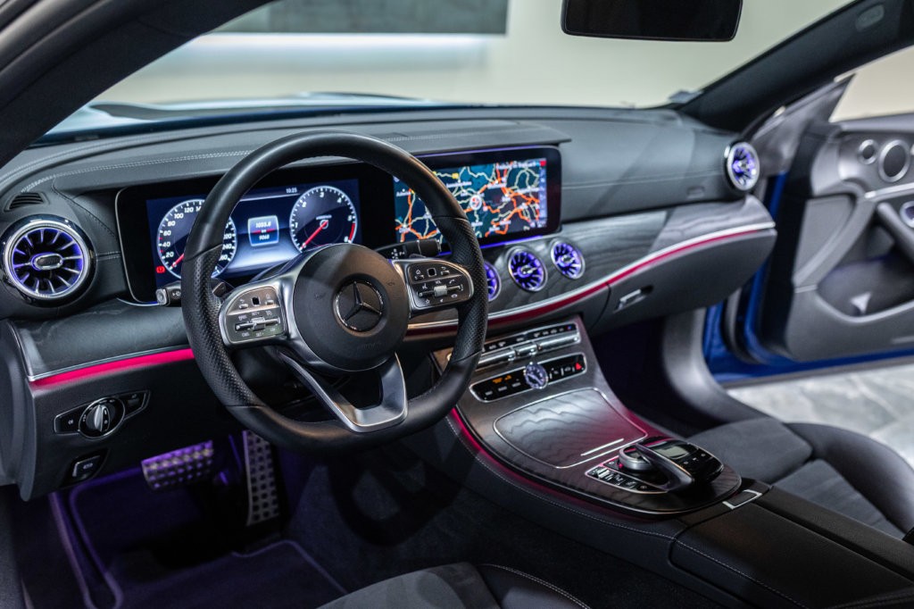 Classe E220D Bleu Interieur 18