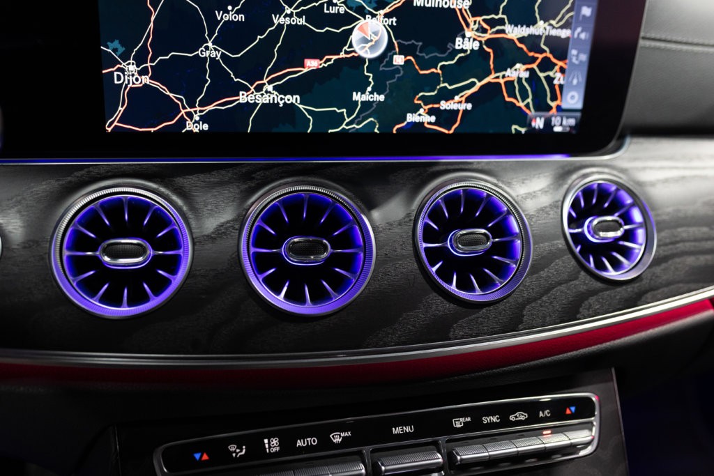 Classe E220D Bleu Interieur 29