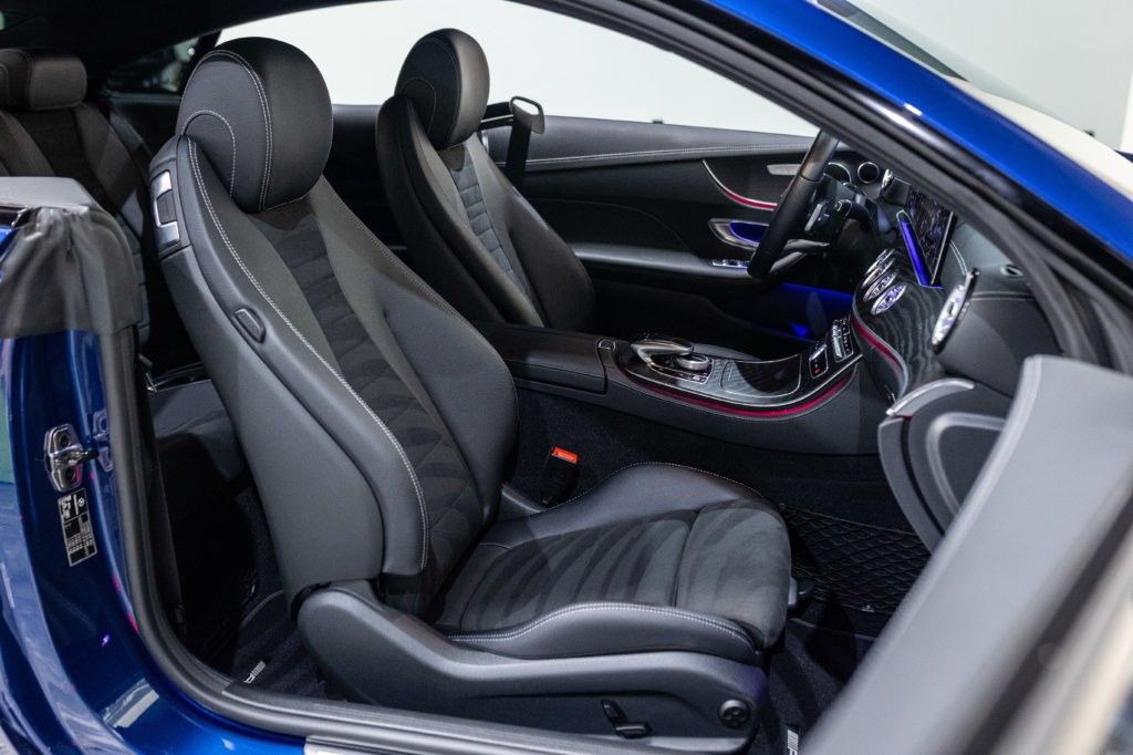 Classe E220D Bleu Interieur 8