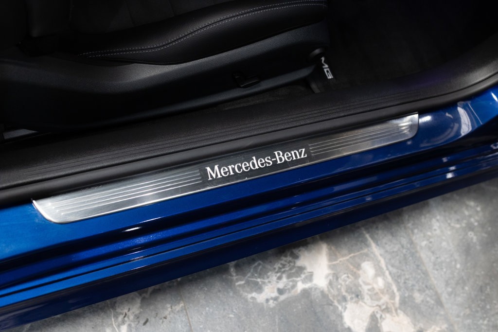 Classe E220D Bleu Interieur 9