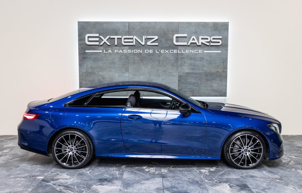 Classe E220D Bleu lateral