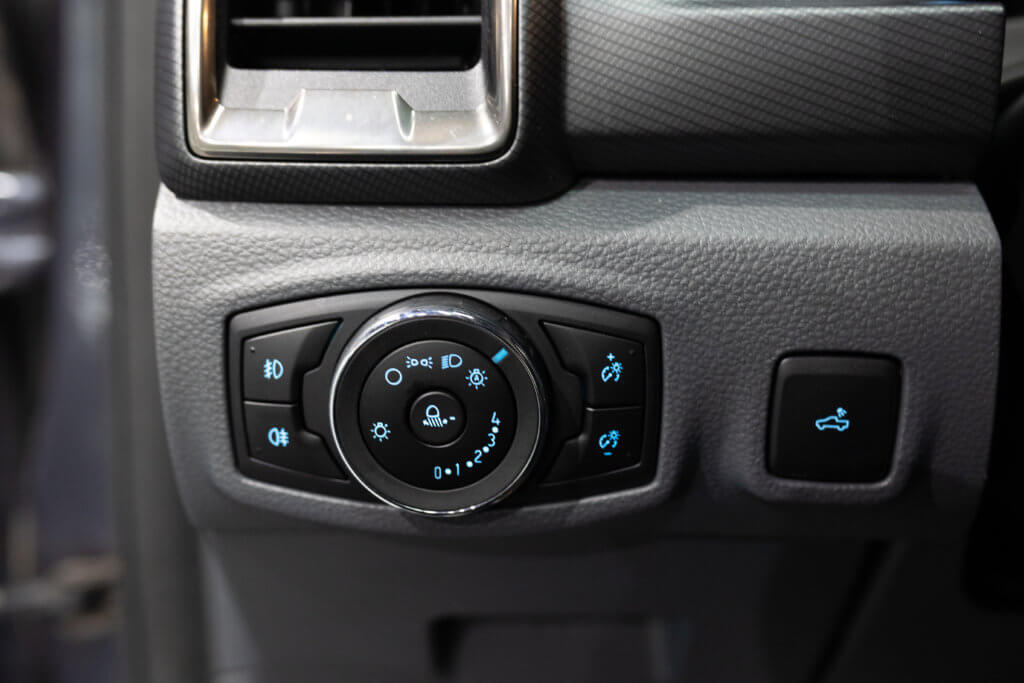 Ford Ranger Gris Interieur 33