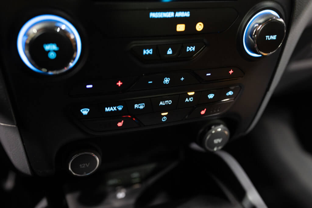 Ford Ranger Gris Interieur 40